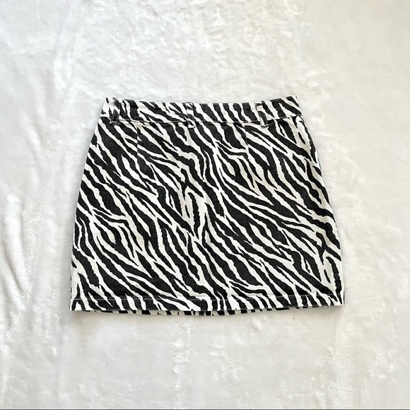 SHEIN | Denim Zebra Mini Skirt - Picture 3 of 5